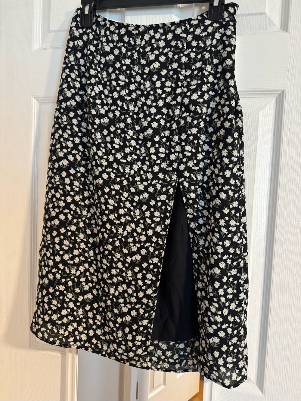 Abercrombie & Fitch Black Daisy Floral Midi Skirt